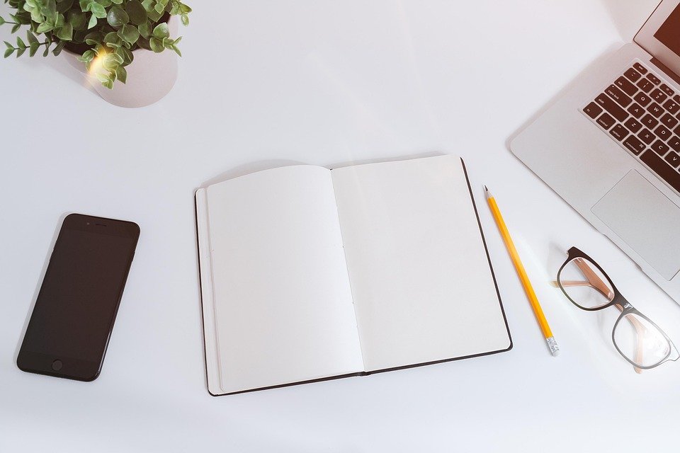 home office minimalist desk organization